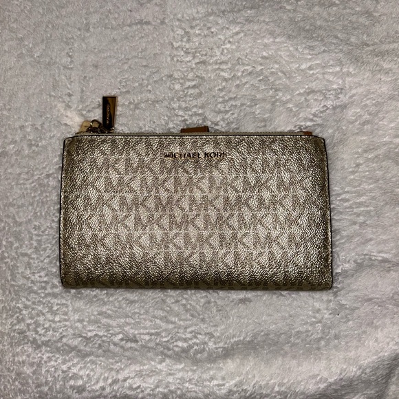 Michael Kors Tan Signature Tote Bag with matching wallet - Picture 4 of 5